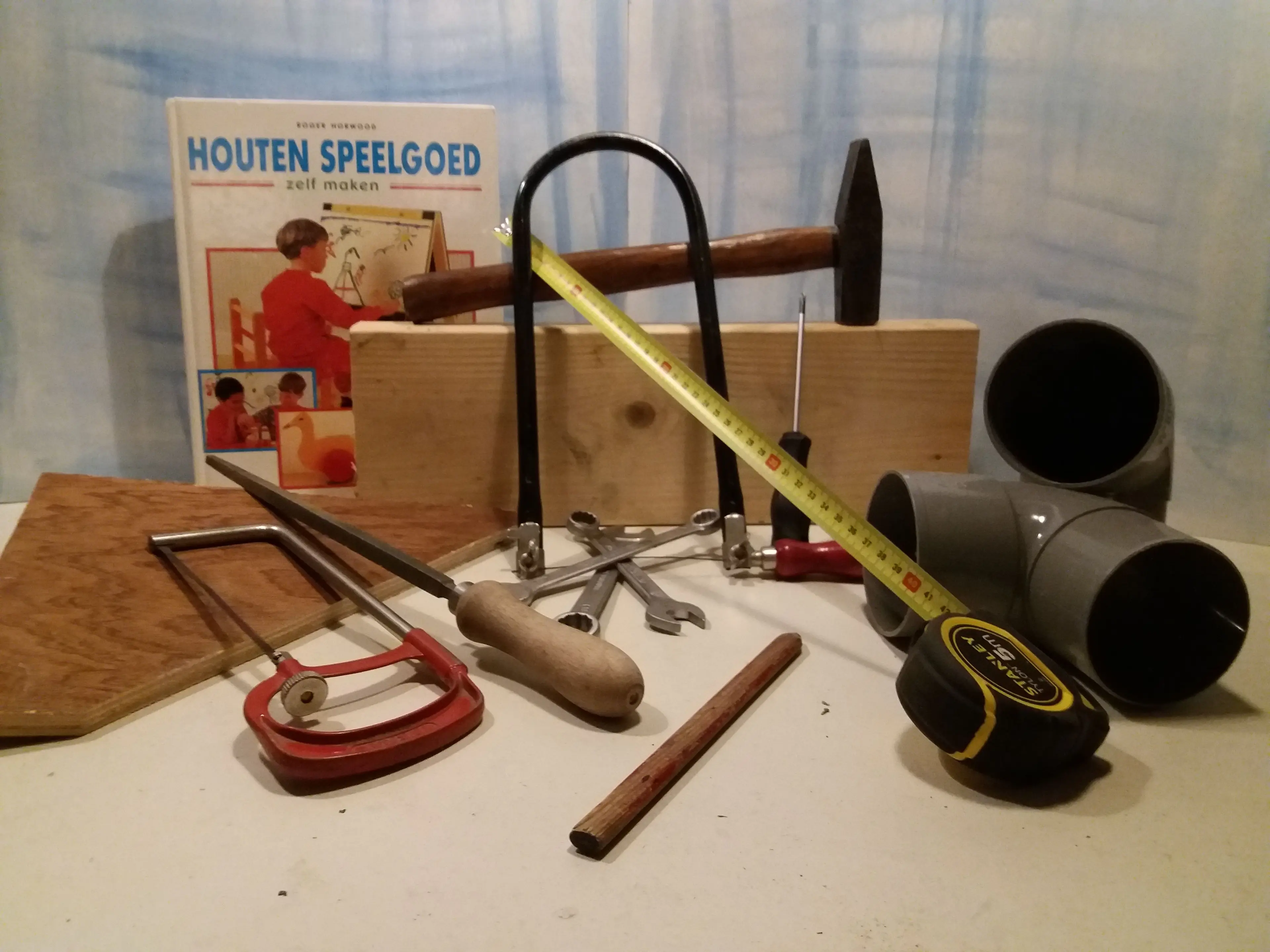 Bouwwerken bedenken, materiaal verzamelen en maken maar!  