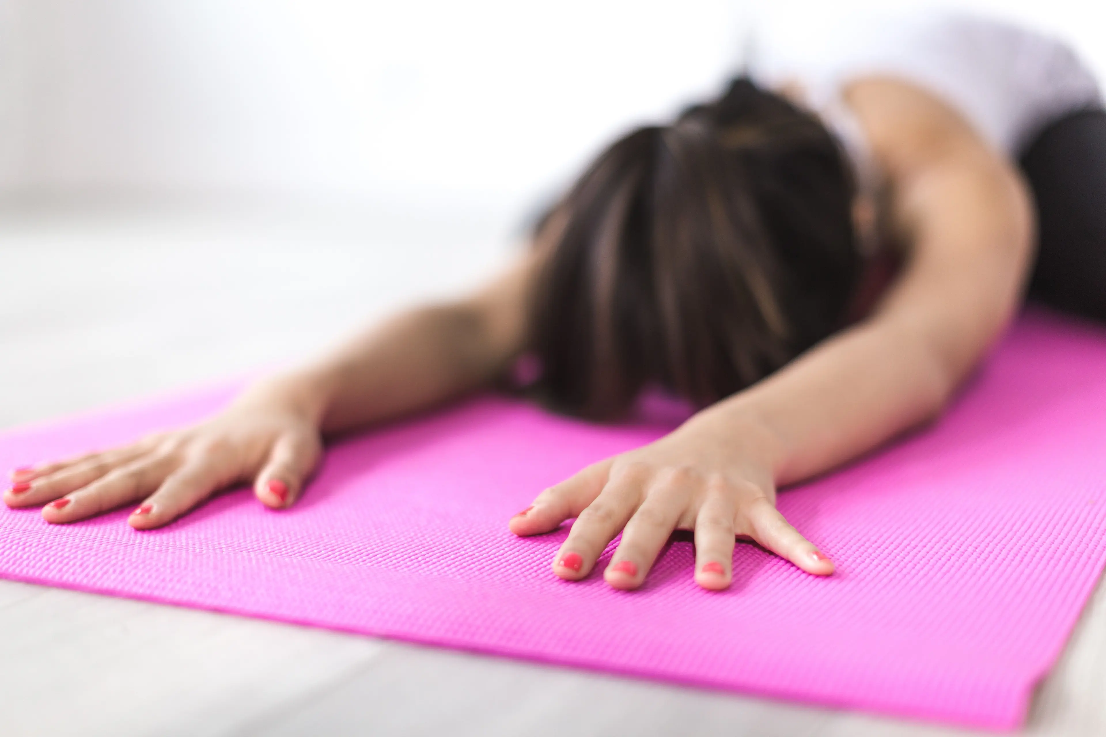 fitness-girl-hands-lifestyle-374694.jpg